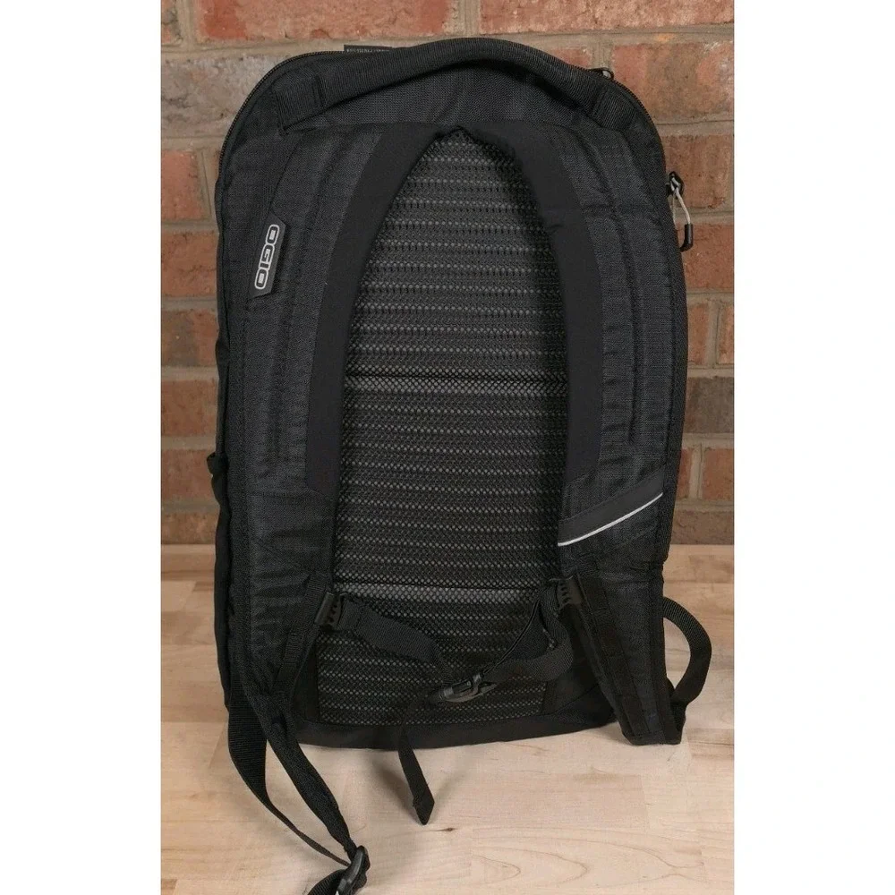OGIO Shuttle Pack Black Backpack 400D 1,300 cu 21.3 L Travel Bag NEW